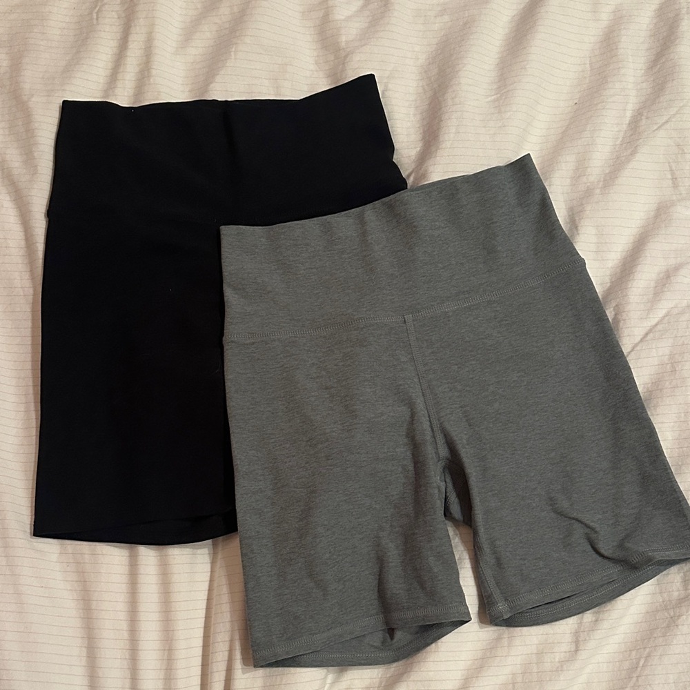 Vuori Women's Black and Gray Bike Shorts